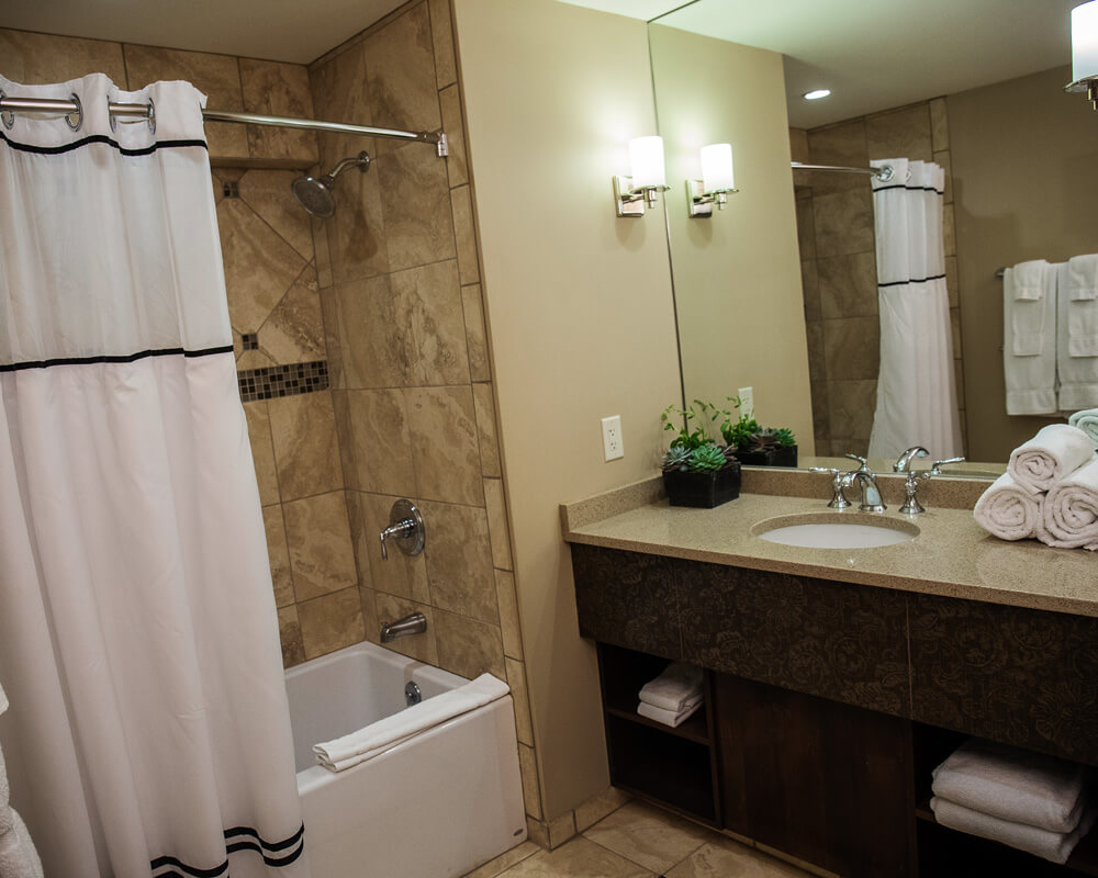 Lakewood Suite Bathroom