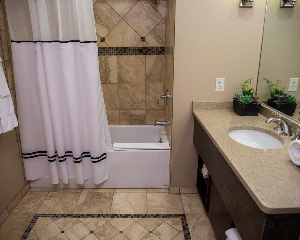 Lakewood Suite Bathroom