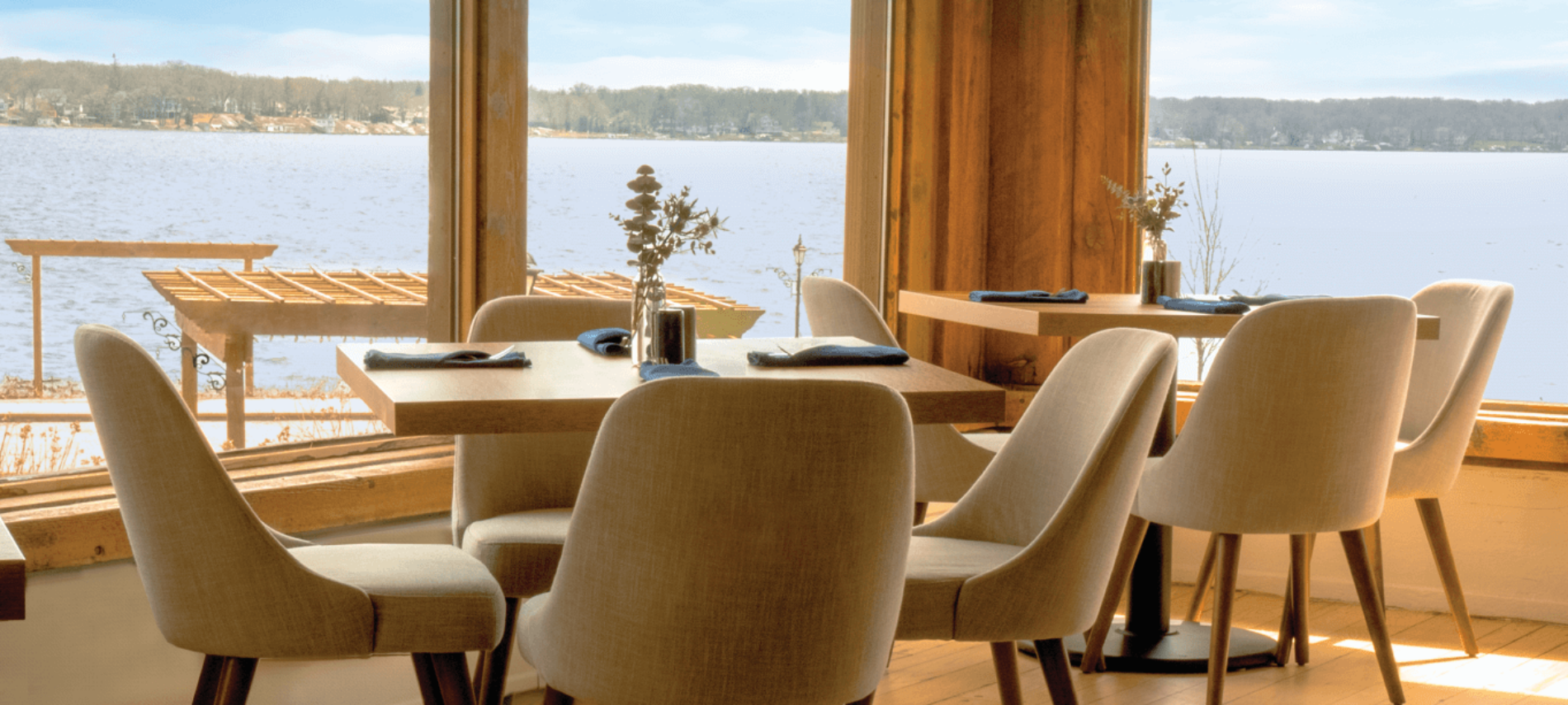 1878 on the Lake indoor dining area.