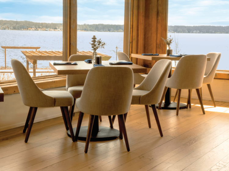 1878 on the Lake indoor dining area.